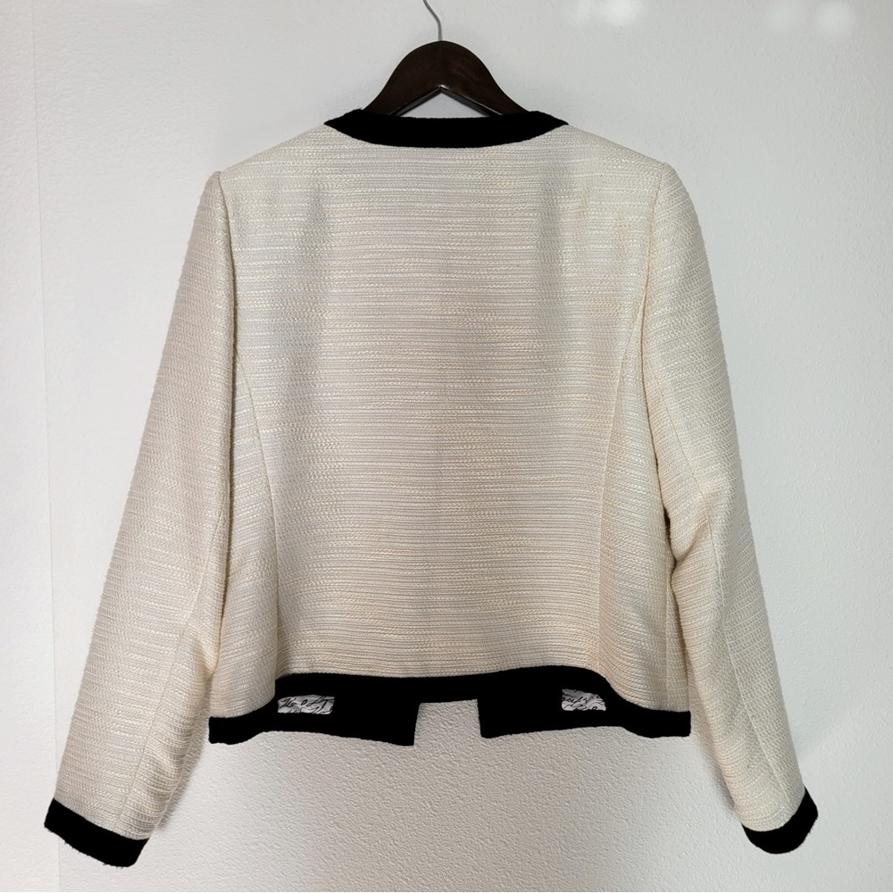 Ivory Color Contrast Smart Jacket - Picture 2 of 7